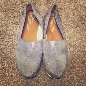 Toms slip ins in chambray blue with white.